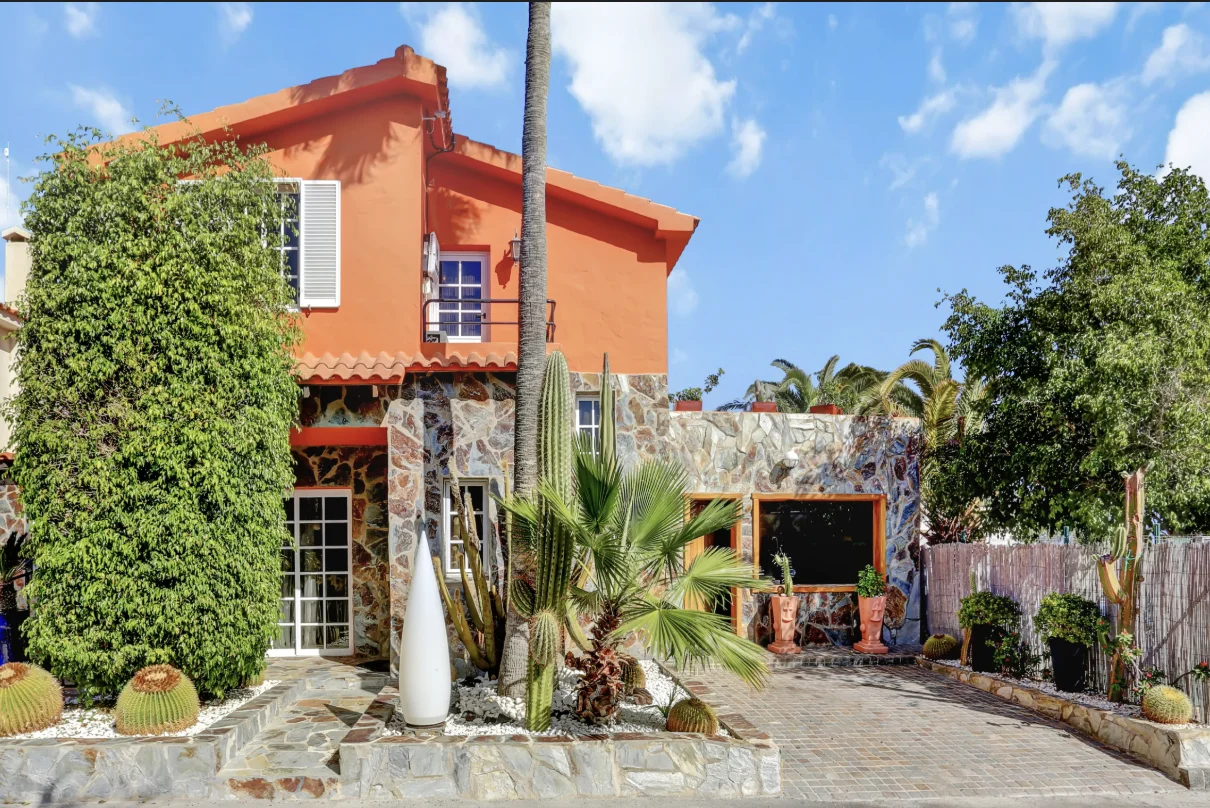 Las Pergolas 1 Exterior View